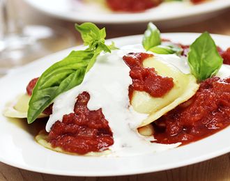 FreshDirect Four-Cheese Ravioli in Tomato Sauce, Single Serving Meal 